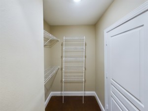 Apartments in Baton Rouge, LA - Two Bedroom Apartment - Walk-In Pantry - Desoto 1110 